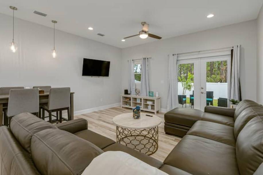 All new, lovely, spacious 3bd/2bth unit sleeps 8!-2