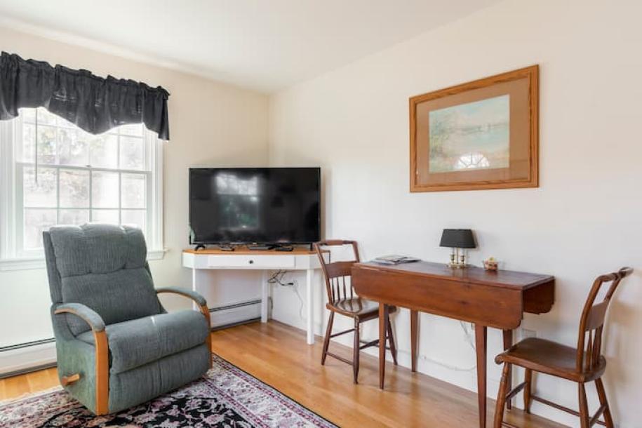 Entire guest suite in Winchester, Massachusetts 2 guests1 bedroom1 bed1 bath-14