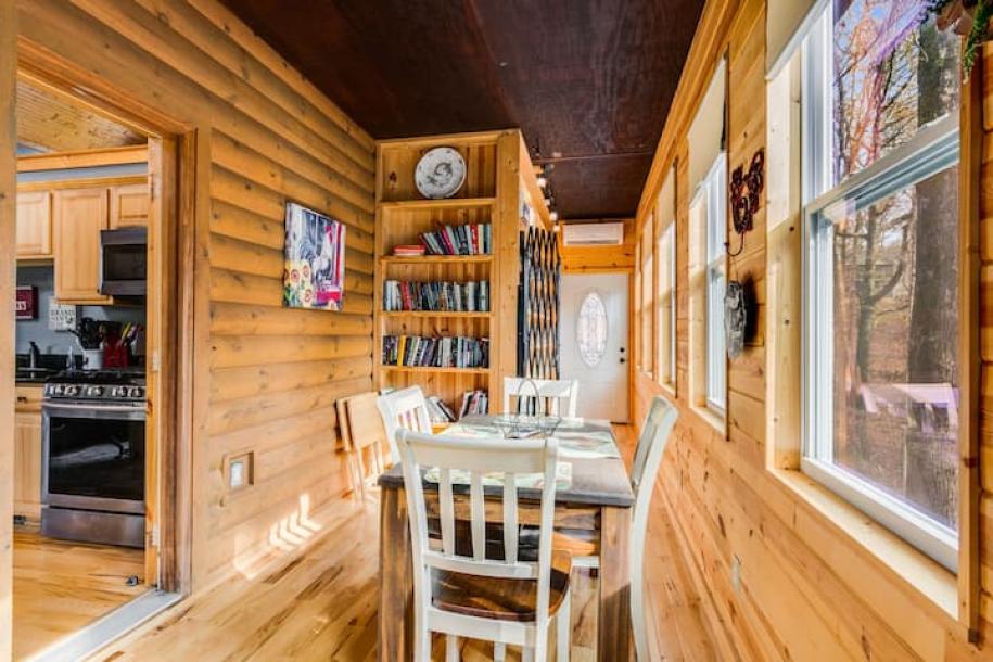 Entire cabin in Sautee Nacoochee, Georgia 4 guests2 bedrooms2 beds2 baths-14
