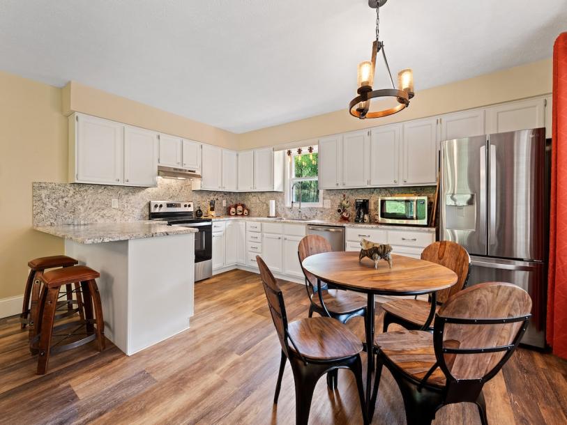 Entire home in Waynesville, North Carolina 5 guests2 bedrooms3 beds2 baths-8