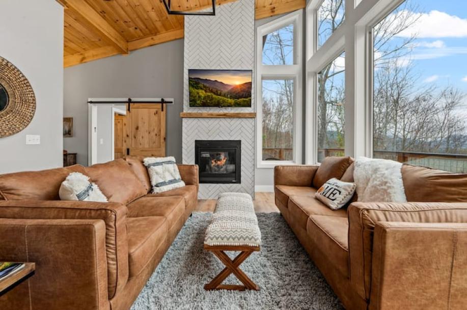 Entire cabin in Sevierville, Tennessee 8 guests3 bedrooms3 beds3.5 baths-16