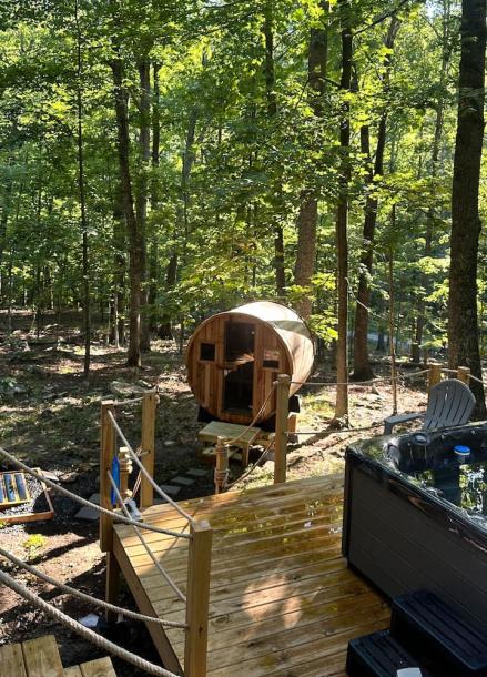 Entire cabin in Great Cacapon, West Virginia 9 guests4 bedrooms5 beds2 baths-1