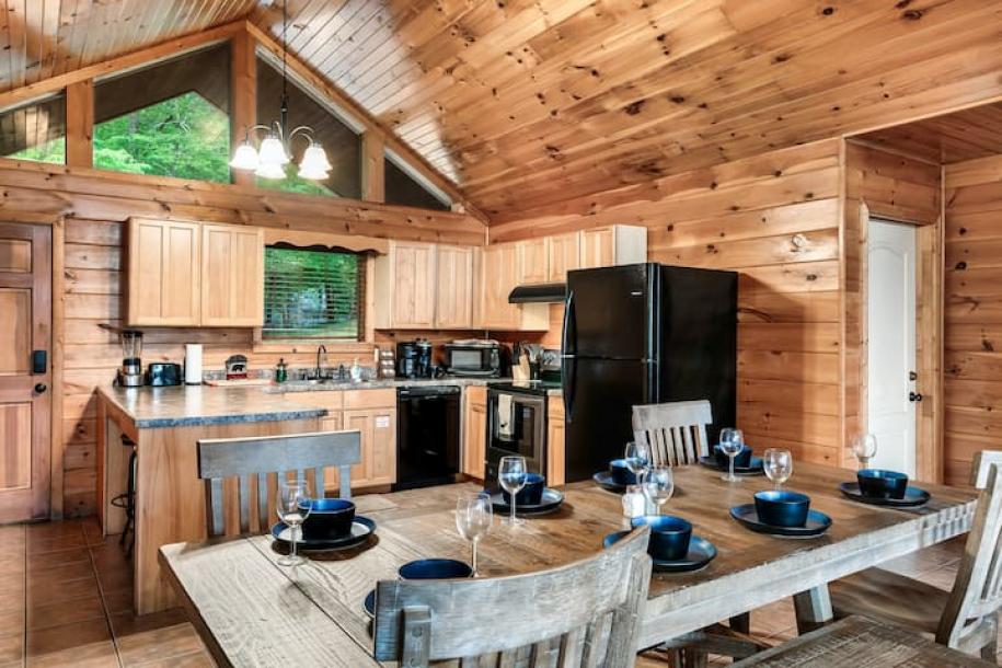 Entire cabin in Pigeon Forge, Tennessee 8 guests3 bedrooms4 beds3 baths-11