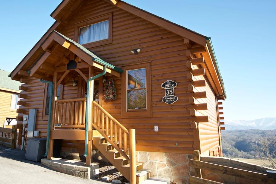 Entire cabin in Sevierville, Tennessee 5 guests2 bedrooms2 beds2 baths-16