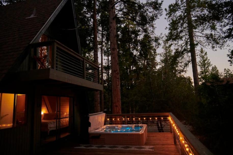Entire cabin in Idyllwild-Pine Cove, California 4 guests2 bedrooms3 beds1 bath-0