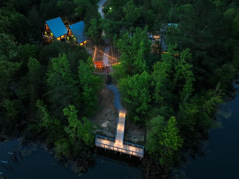 Entire cabin in Sevierville, Tennessee 4 guests1 bedroom2 beds1 bath-1