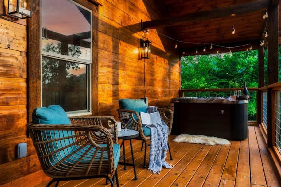 Entire cabin in Sevierville, Tennessee 6 guests2 bedrooms3 beds2 baths-8