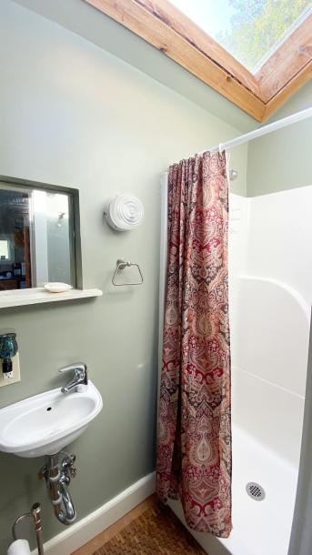 Entire cottage in Vashon, Washington 3 guests1 bedroom1 bed1 bath-8