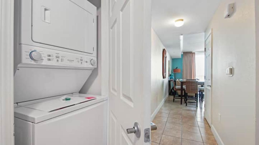 Entire condo in Panama City Beach, Florida 6 guests2 bedrooms2 beds3 baths-5