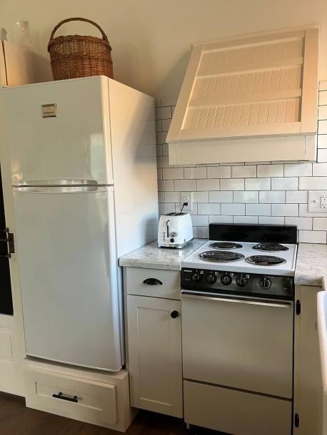 Entire home in Clyde, North Carolina 4 guests2 bedrooms1 bath-12