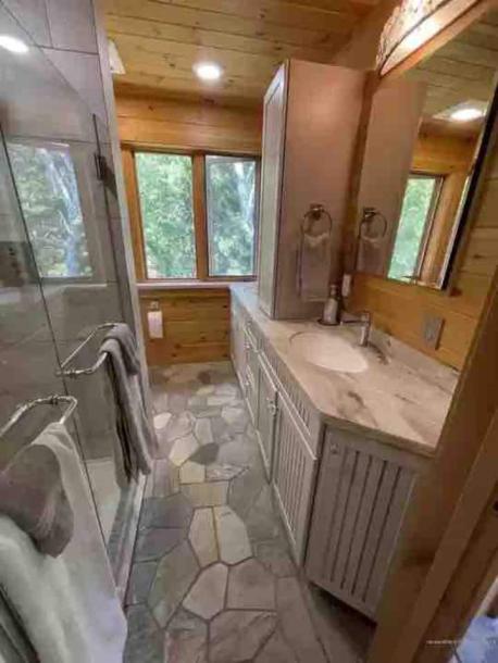 Entire chalet in Gouldsboro, Maine 6 guests1 bedroom3 beds2 baths-5