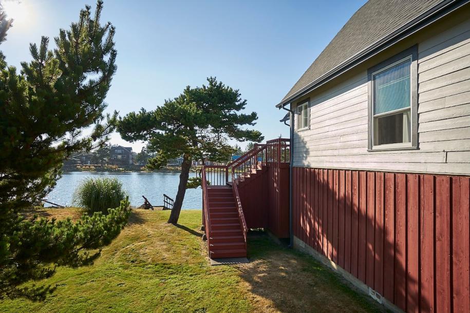 Entire home in Pacific City, Oregon 4 guests2 bedrooms2 beds1 bath-7