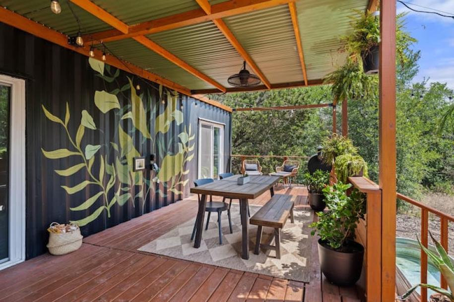 Shipping container in Austin, Texas 2 guests1 bedroom1 bed1 bath-6