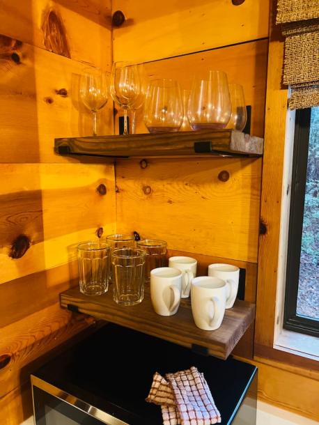 Entire cabin in Sautee Nacoochee, Georgia 4 guests2 bedrooms2 beds2 baths-9