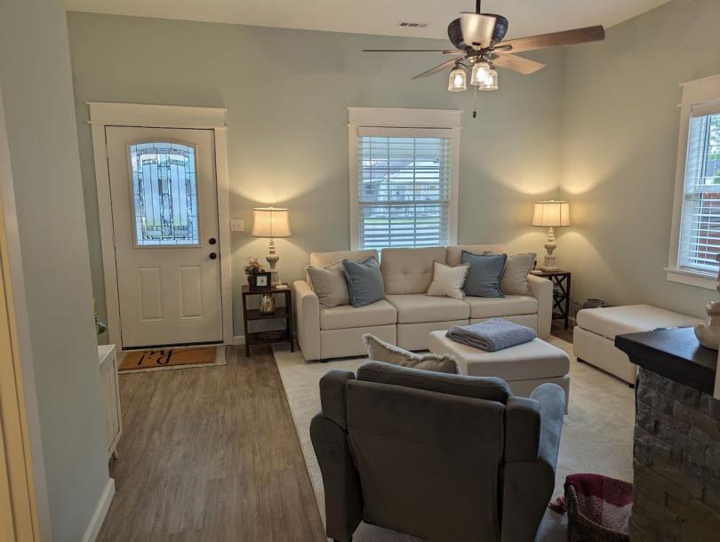 Entire home in Kingsport, Tennessee 6 guests2 bedrooms3 beds2 baths-13
