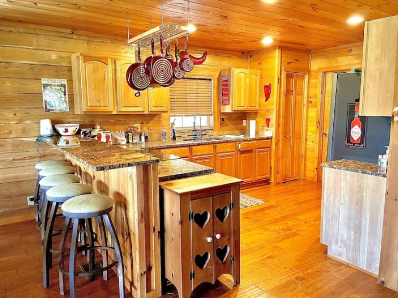Getaway 3 Bedroom Cabin-5
