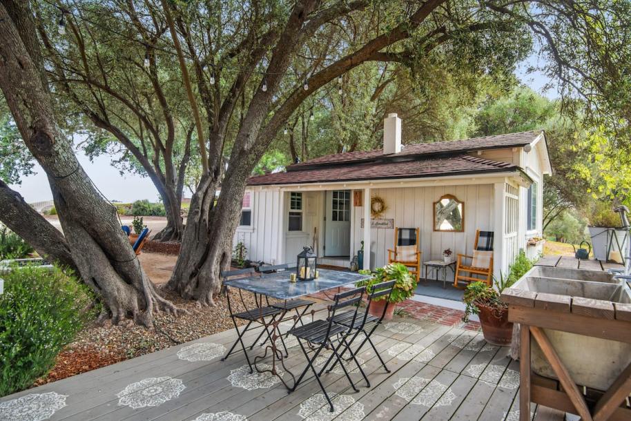 Entire cottage in Paso Robles, California 2 guests1 bedroom1 bed1 bath-5