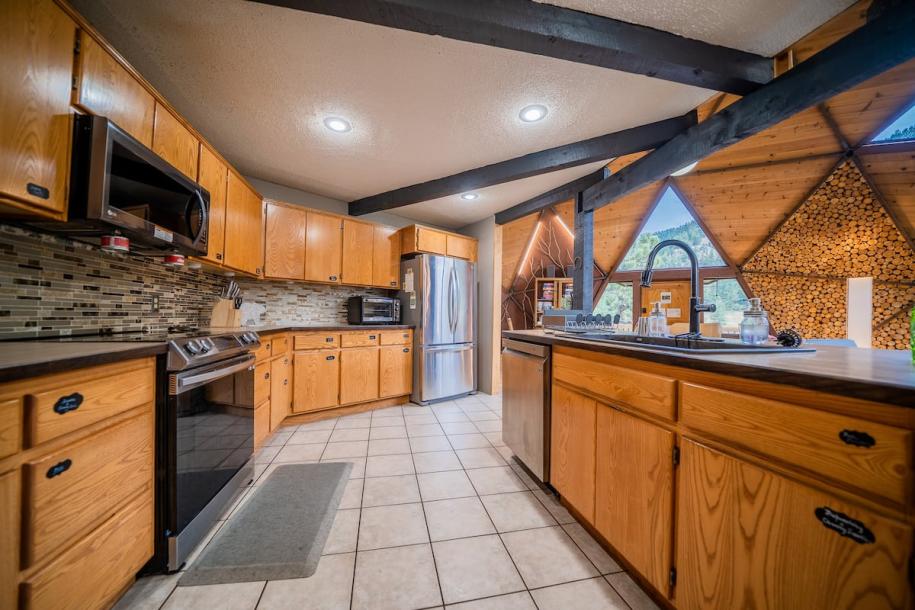 Dome in Estes Park, Colorado 6 guests3 bedrooms4 beds2.5 baths-17