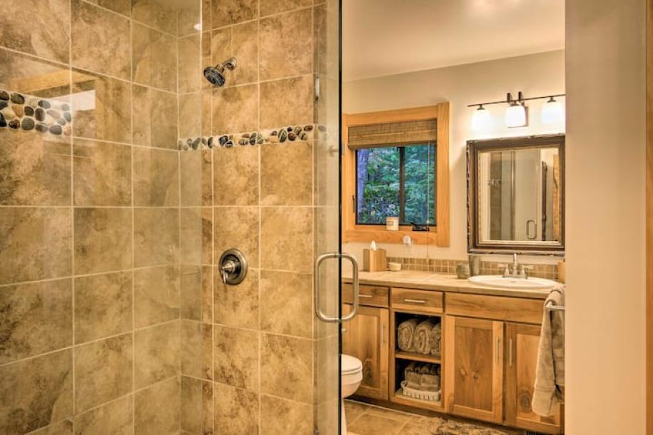 Entire cabin in Brevard, North Carolina 4 guests2 bedrooms3 beds1 bath-8