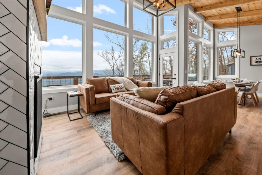 Entire cabin in Sevierville, Tennessee 8 guests3 bedrooms3 beds3.5 baths-17
