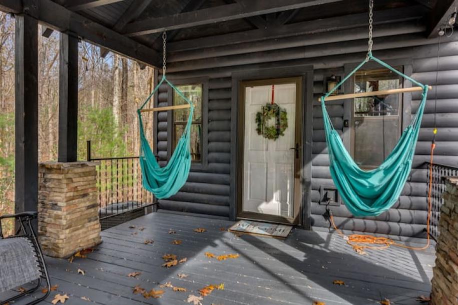Entire cabin in Sautee Nacoochee, Georgia 4 guests2 bedrooms2 beds2 baths-7