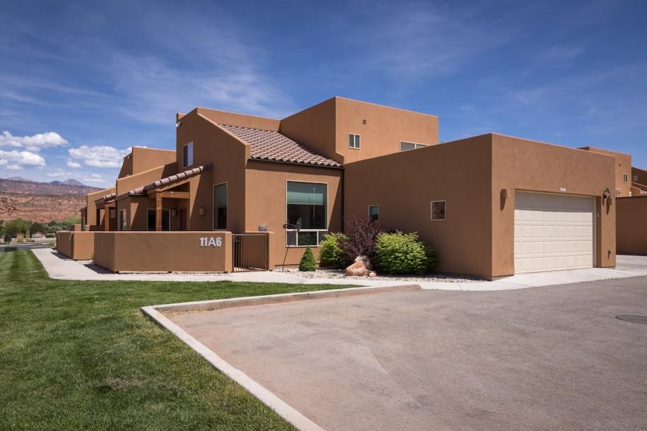 Entire townhouse in Moab, Utah 8 guests3 bedrooms4 beds2.5 baths-15