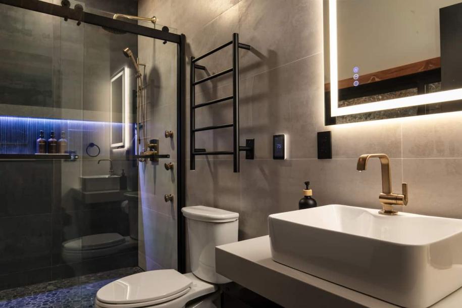 Lakeside | Hot/Cold Tub, Fireplaces, EV Charger-10
