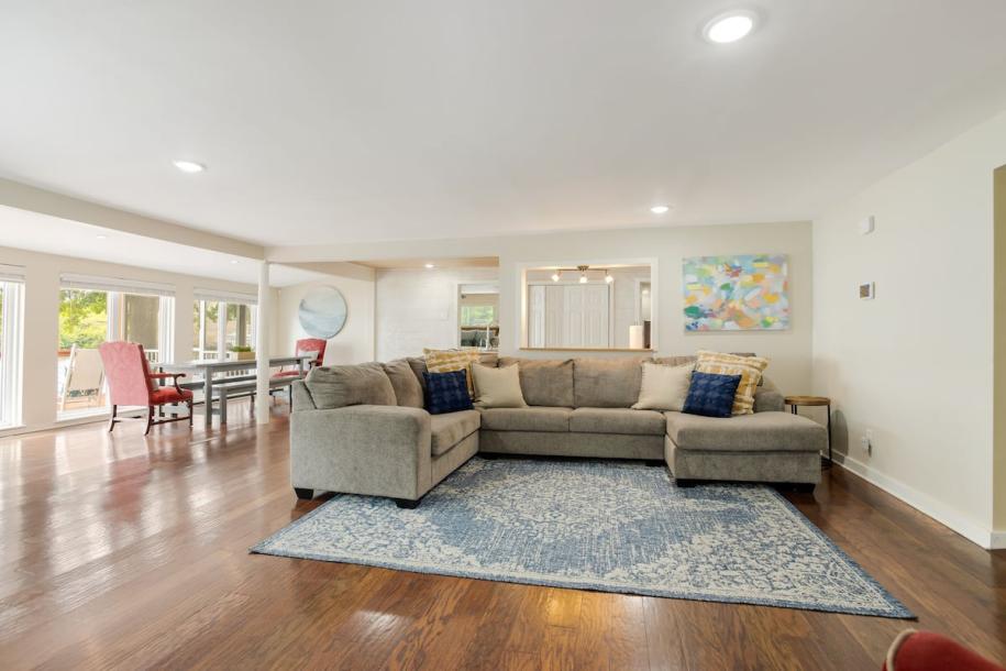 Entire home in Waterloo, South Carolina 10 guests4 bedrooms8 beds2 baths-15