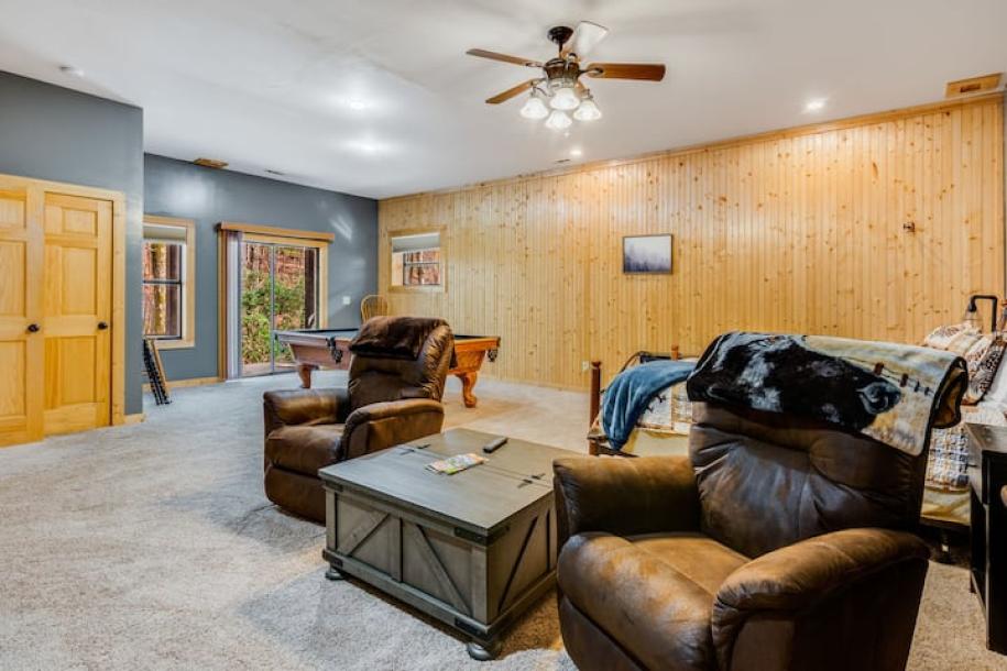 Entire cabin in Sautee Nacoochee, Georgia 4 guests2 bedrooms2 beds2 baths-1