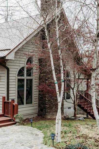 Farm stay in Valdese, North Carolina 6 guests2 bedrooms4 beds2 baths-0