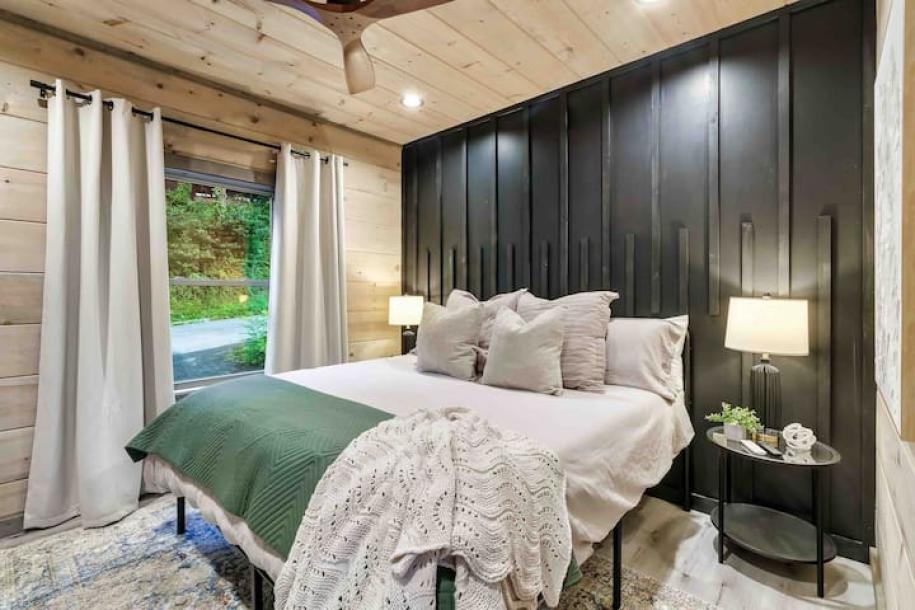 Entire cabin in Sevierville, Tennessee 8 guests2 bedrooms3 beds2 baths-9