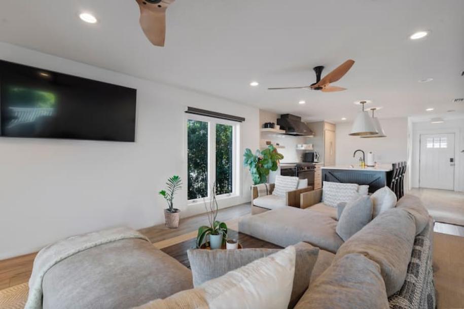 Luxurious Oceanfront Home-1