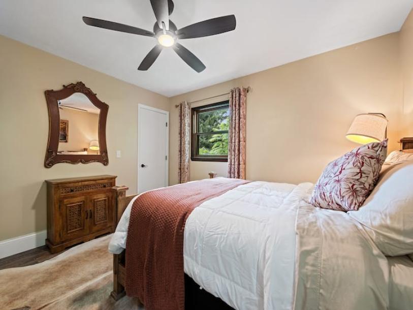Entire home in Waynesville, North Carolina 5 guests2 bedrooms3 beds2 baths-3