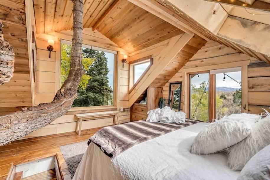 Treehouse in Park City, Utah 2 guests1 bedroom1 bed1 bath-5