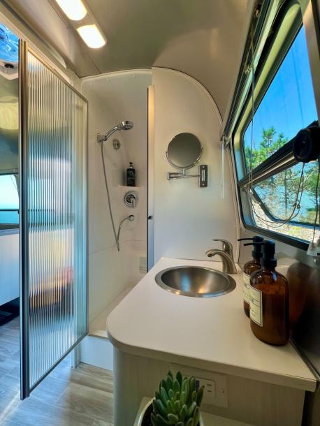 Camper/RV in Half Moon Bay, California 2 guests1 bedroom2 beds1 bath-15