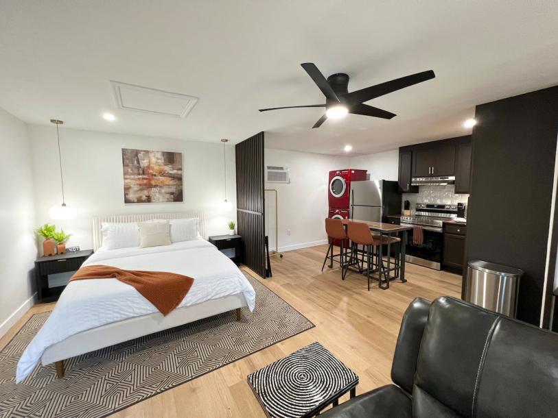 Entire guesthouse in Orlando, Florida 2 guests1 bedroom1 bed1 bath-10