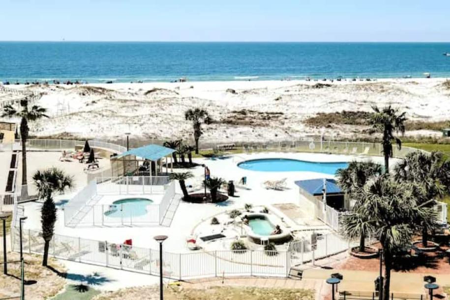 Entire condo in Gulf Shores, Alabama 6 guests2 bedrooms3 beds2 baths-14