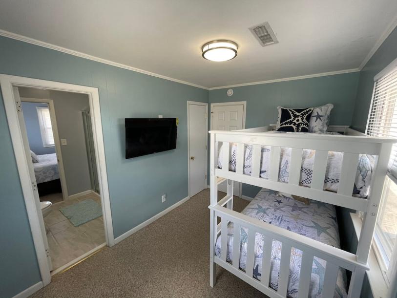 Entire home in Surf City, North Carolina 7 guests2 bedrooms5 beds1 bath-3