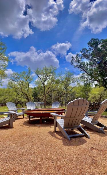 Entire cabin in Wimberley, Texas 4 guests2 bedrooms2 beds1 bath-11