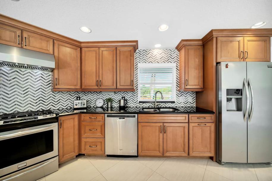 Elegant Waterside Haven - 3BR Pool House-7