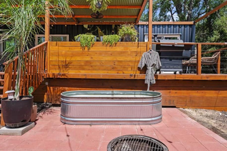 Shipping container in Austin, Texas 2 guests1 bedroom1 bed1 bath-1