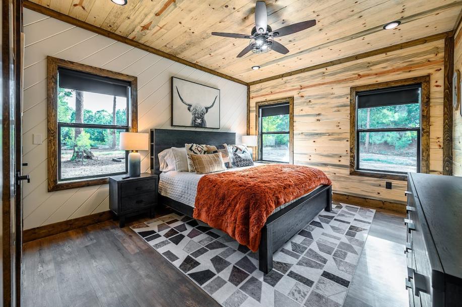 Entire cabin in Broken Bow, Oklahoma 8 guests3 bedrooms4 beds3 baths-10