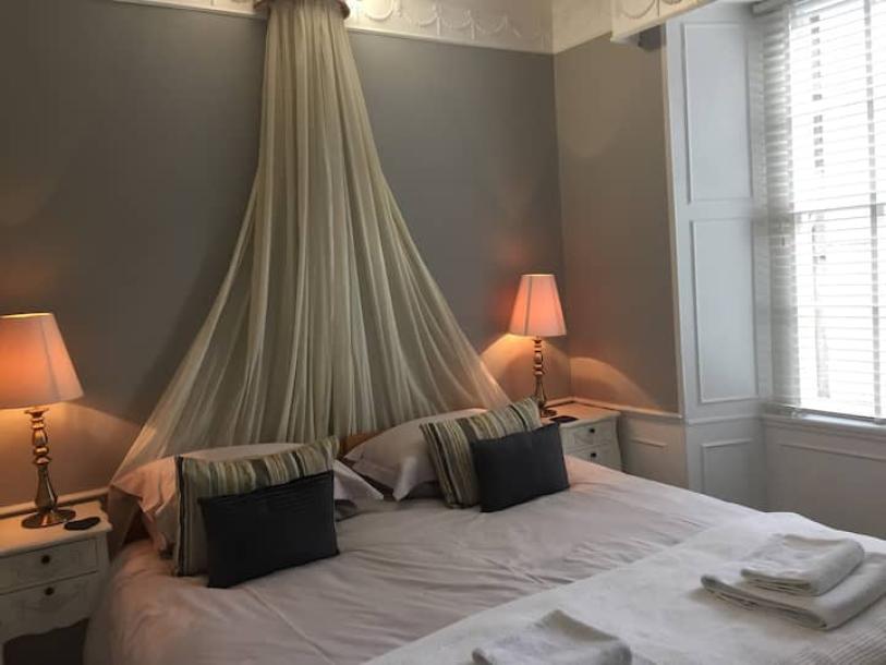 Entire rental unit in Edinburgh, United Kingdom 3 guests1 bedroom2 beds1 bath-2