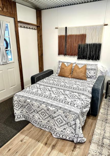 Entire guesthouse in Forestville, New York 4 guests1 bedroom2 beds1 bath-10