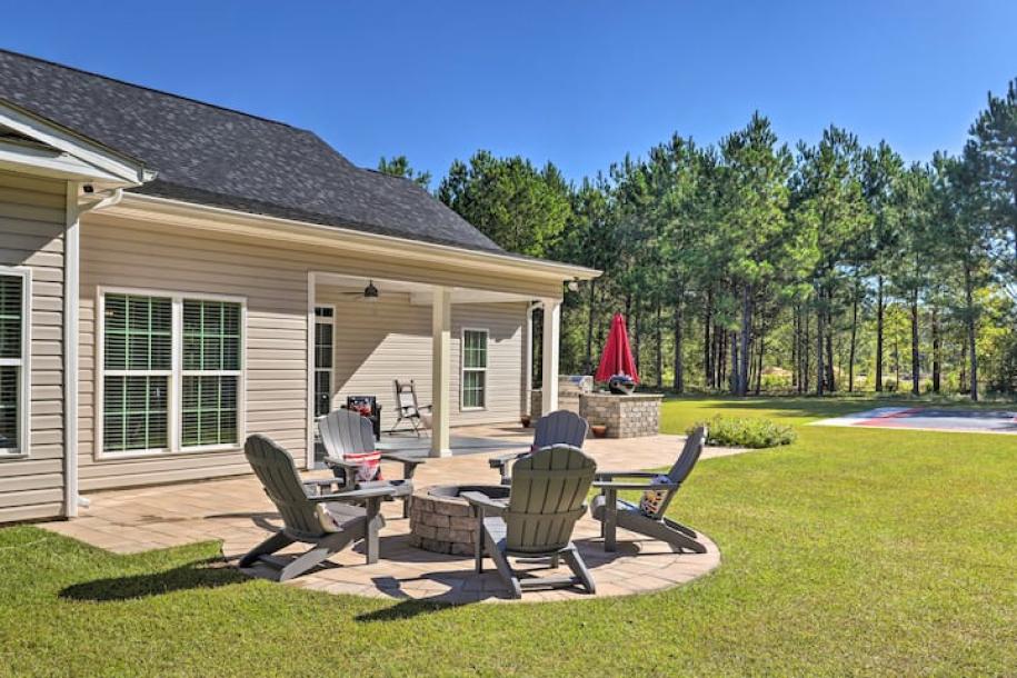 Entire home in Hopkins, South Carolina 6 guests2 bedrooms2 beds2.5 baths-17