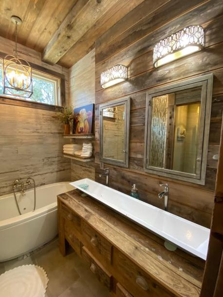 Entire cabin in Wimberley, Texas 4 guests2 bedrooms2 beds1 bath-4