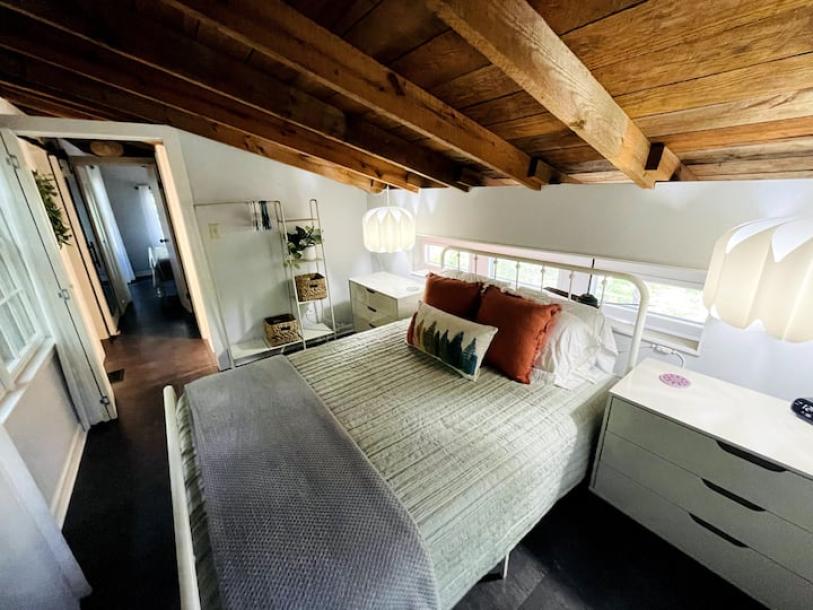Entire cabin in Dahlonega, Georgia 6 guests3 bedrooms3 beds2 baths-9