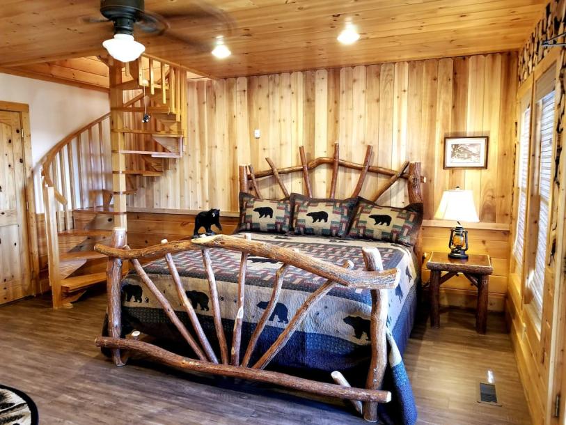 Entire cabin in Sevierville, Tennessee 2 guests1 bedroom1 bed2 baths-11