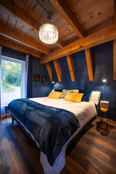 Entire cabin in French River, Canada 6 guests2 bedrooms4 beds1 bath-9