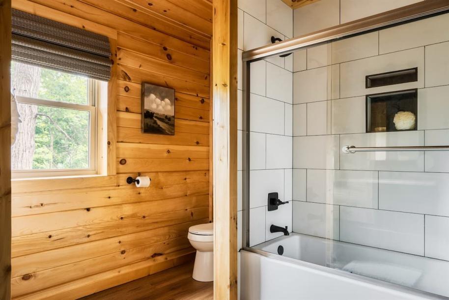 Entire cabin in Sevierville, Tennessee 6 guests2 bedrooms3 beds2 baths-9